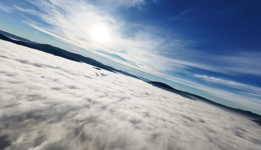 Iz magle u sunce: kako je danas izgledao Vlašić iz zraka- Dron snimak